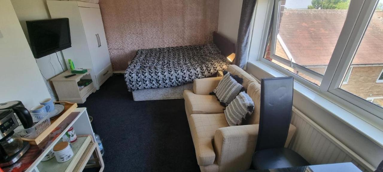 Spacious Room With Kichenet 로더럼 외부 사진
